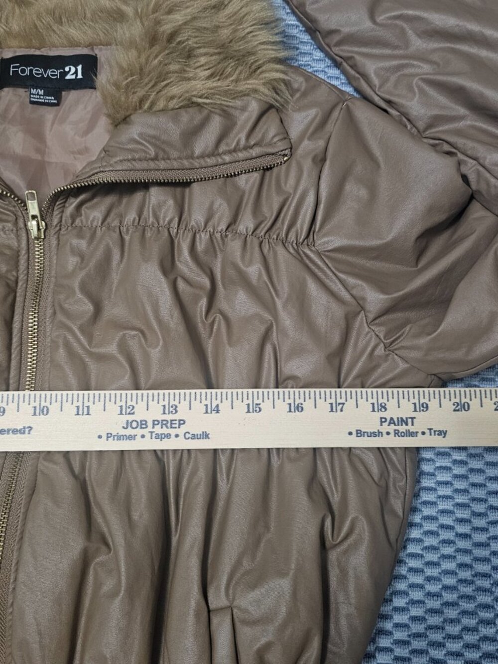 NEW Forever21 Khaki Faux Fur Collar Ruched Gathered Puffer Jacket - Size Medium - Picture 6 of 7